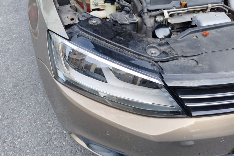 Used Volkswagen Sagitar 2014 1.4TSI Automatic Luxury Model Right Front Headlight