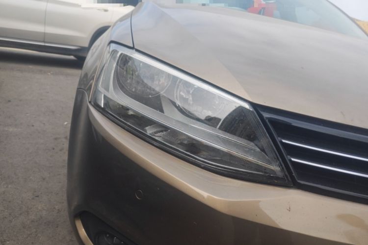 Used Volkswagen Sagitar 2014 Revised Version 1.4TSI Automatic Luxury Edition Right Front Headlight