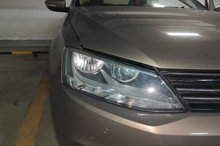 Used Volkswagen Sagitar 2014 1.4TSI Automatic Luxury Model Right Front Headlight