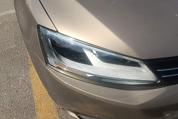 Used Volkswagen Sagitar 2014 Revised Version 1.6L Automatic Comfort Edition Right Front Headlight