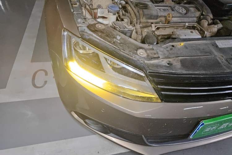 Used Volkswagen Sagitar 2014 Revised Version 1.4TSI Automatic Luxury Edition Right Front Headlight