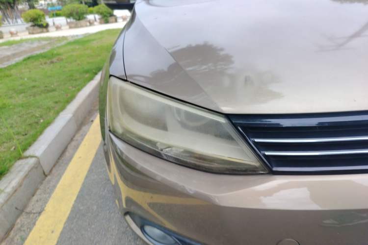 Used Volkswagen Sagitar 2014 Revised Version 1.6L Automatic Comfort Edition Right Front Headlight