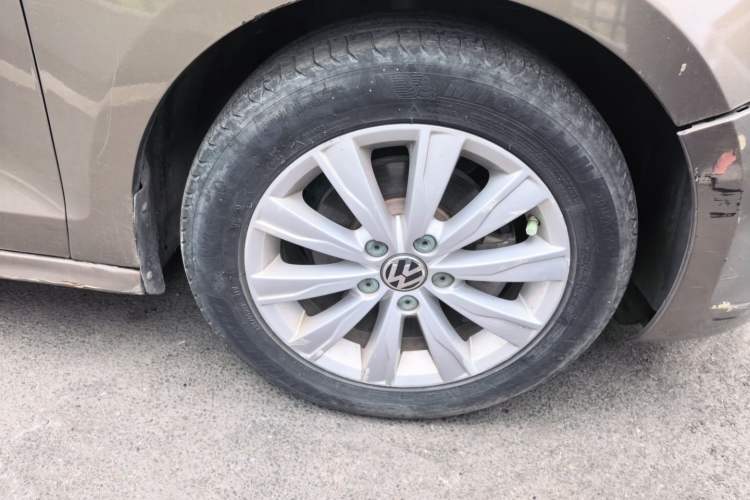 Used Volkswagen Sagitar 2014 Revised Version 1.6L Automatic Comfort Edition Right Front Wheel Hub