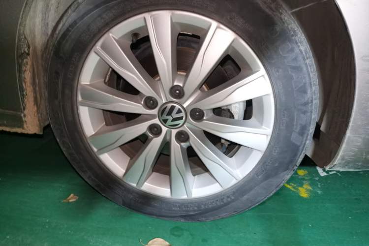 Used Volkswagen Sagitar 2014 Revised Version 1.6L Automatic Leading Edition Right Front Wheel Hub