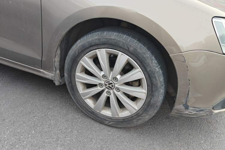 Used Volkswagen Sagitar 2014 Revised Version 1.6L Automatic Comfort Edition Right Front Wheel Hub