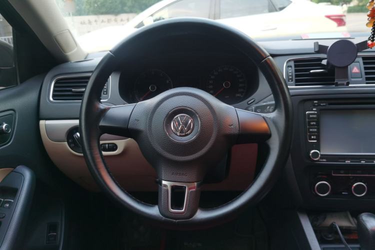 Used Volkswagen Sagitar 2014 1.6L Automatic Comfort Model Steering Wheel