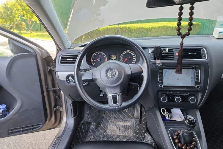 Used Volkswagen Sagitar 2014 Revised Version 1.6L Manual Comfort Edition Steering Wheel
