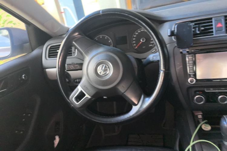 Used Volkswagen Sagitar 2014 1.6L Automatic Comfort Model Steering Wheel