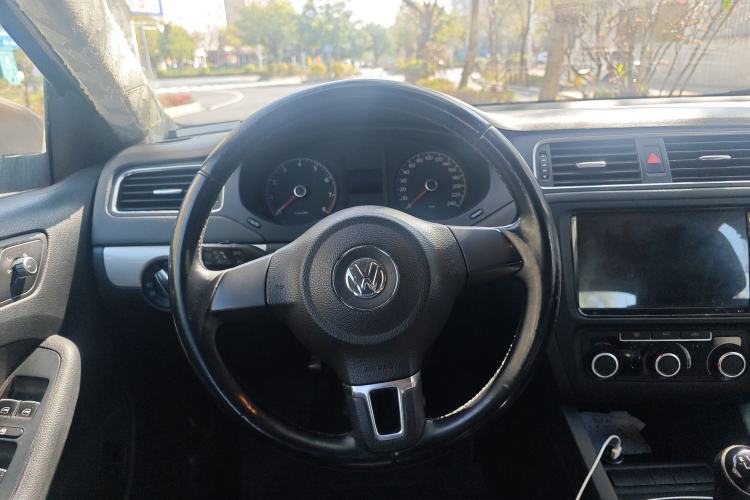 Used Volkswagen Sagitar 2014 Revised Version 1.6L Manual Comfort Edition Steering Wheel