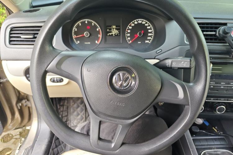 Used Volkswagen Sagitar 2014 1.6L Manual Comfort Model Steering Wheel