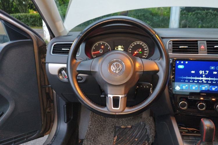 Used Volkswagen Sagitar 2014 1.6L Automatic Comfort Model Steering Wheel