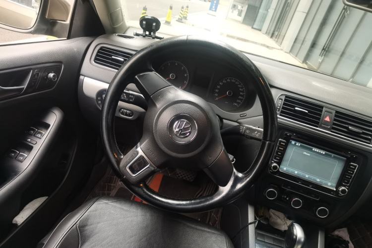 Used Volkswagen Sagitar 2014 1.6L Automatic Comfort Model Steering Wheel