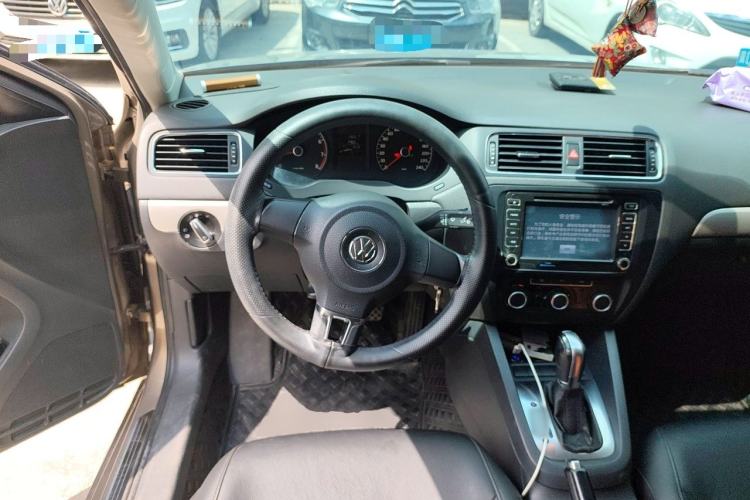 Used Volkswagen Sagitar 2014 1.6L Automatic Comfort Model Steering Wheel