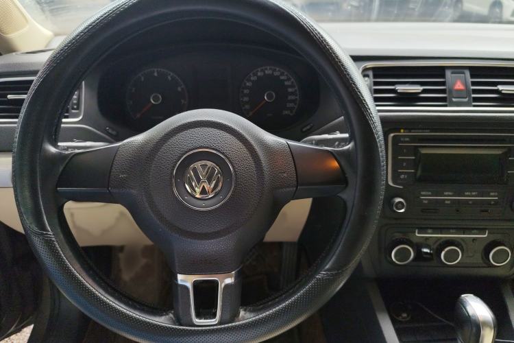 Used Volkswagen Sagitar 2014 Revised Version 1.6L Automatic Comfort Edition Steering Wheel