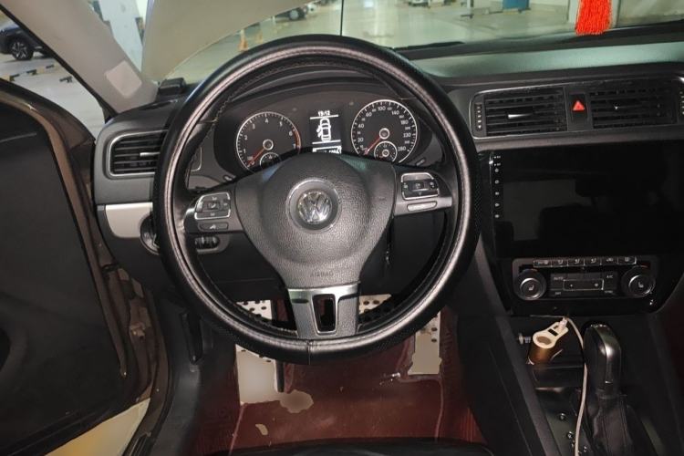 Used Volkswagen Sagitar 2014 1.4TSI Automatic Luxury Model Steering Wheel