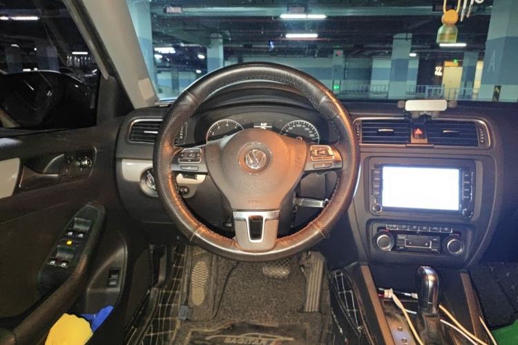 Used Volkswagen Sagitar 2014 Revised Version 1.4TSI Automatic Luxury Edition Steering Wheel