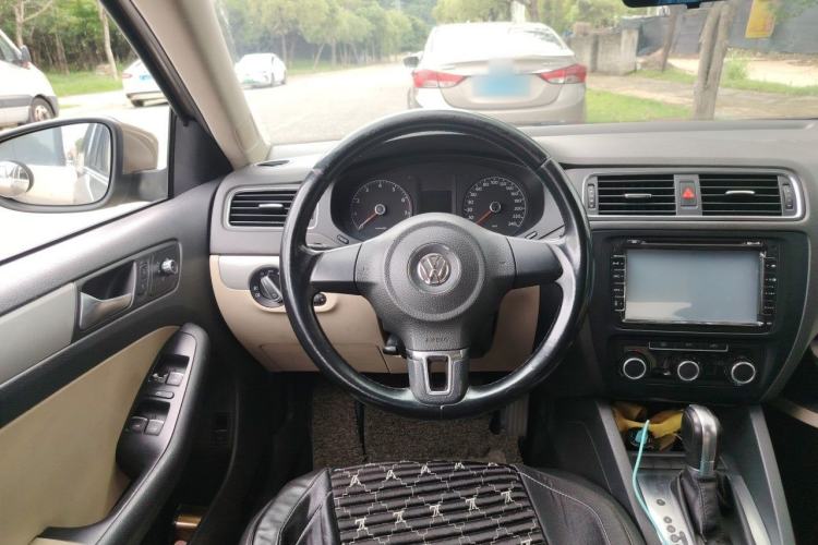 Used Volkswagen Sagitar 2014 Revised Version 1.6L Automatic Comfort Edition Steering Wheel