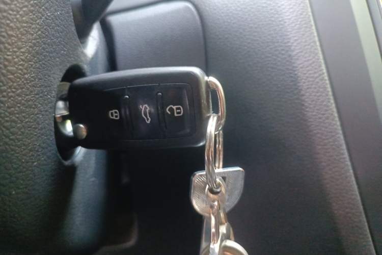 Used Volkswagen Sagitar 2014 1.6L Automatic Comfort Model Vehicle Key
