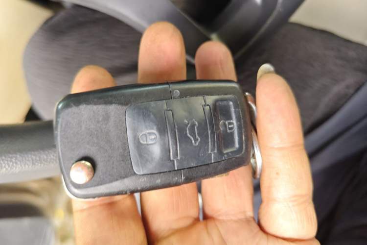 Used Volkswagen Sagitar 2014 1.6L Manual Comfort Model Vehicle Key