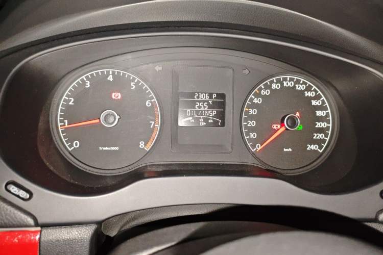 Used Volkswagen Sagitar 2014 Revised Version 1.6L Automatic Comfort Edition Instrument Cluster