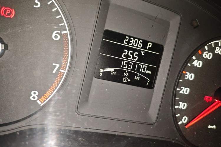 Used Volkswagen Sagitar 2014 Revised Version 1.6L Automatic Comfort Edition Odometer Close Up