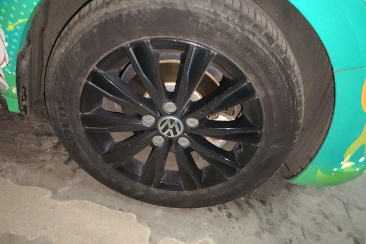 Used Volkswagen Sagitar 2014 Revised Version 1.6L Automatic Comfort Edition Right Front Wheel Hub