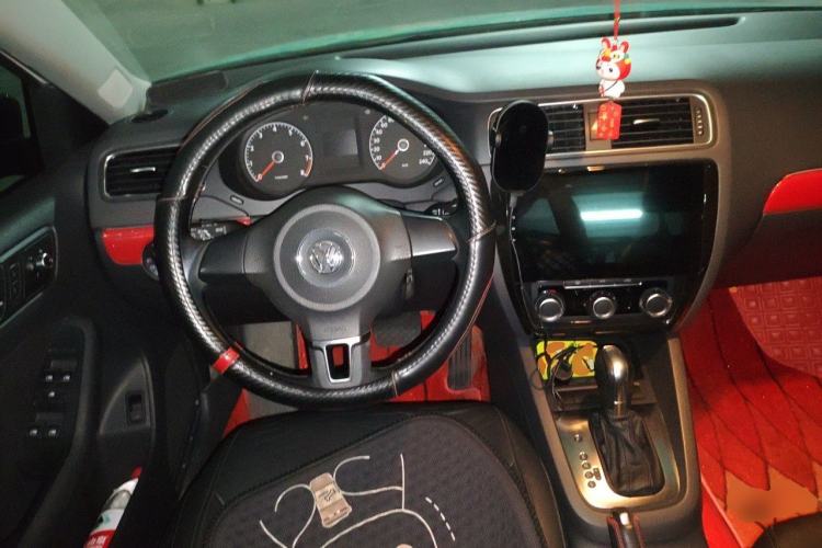 Used Volkswagen Sagitar 2014 Revised Version 1.6L Automatic Comfort Edition Steering Wheel