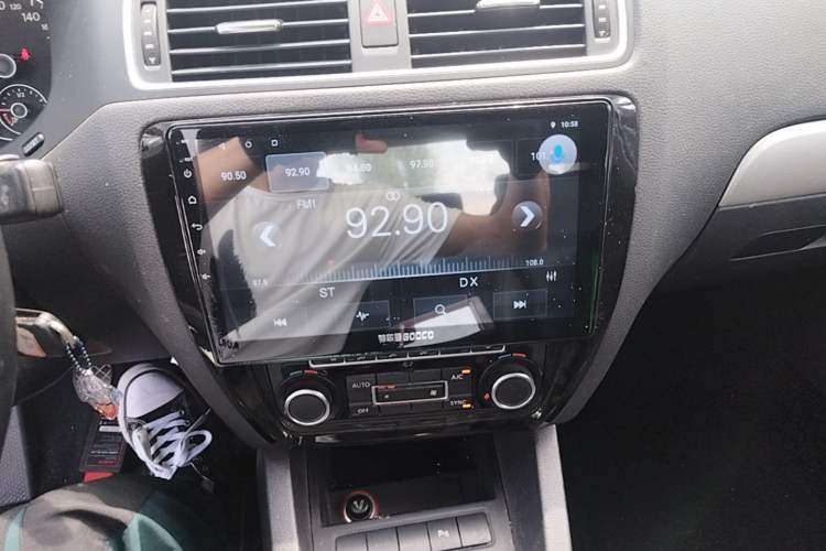 Used Volkswagen Sagitar 2014 1.4TSI Manual Luxury Model Audio And AC Panel