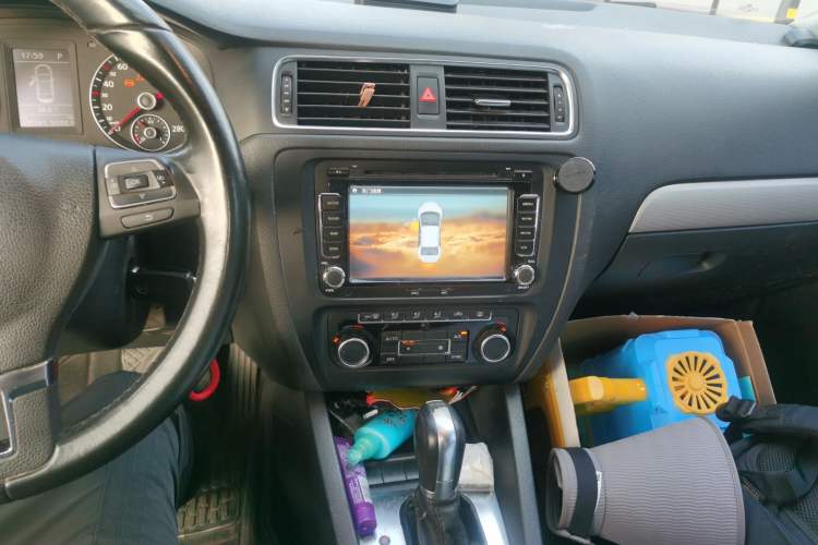 Used Volkswagen Sagitar 2014 Revised Version 1.4TSI Automatic Luxury Edition Audio And AC Panel