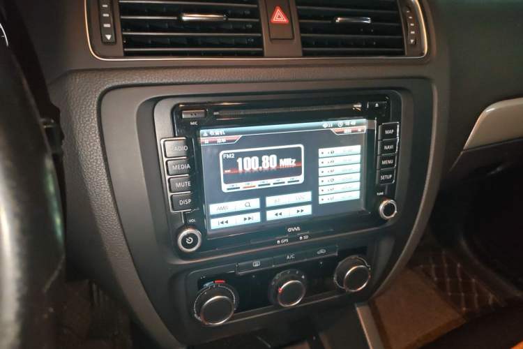 Used Volkswagen Sagitar 2014 Revised Version 1.6L Manual Comfort Edition Audio And AC Panel