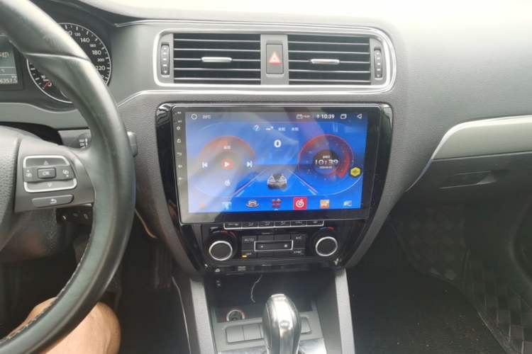 Used Volkswagen Sagitar 2014 Revised Version 1.4TSI Automatic Luxury Edition Audio And AC Panel