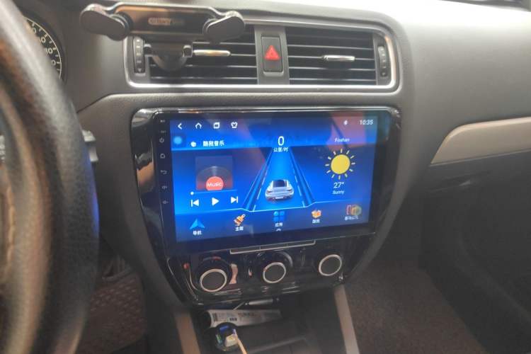 Used Volkswagen Sagitar 2014 1.6L Automatic Comfort Model Audio And AC Panel