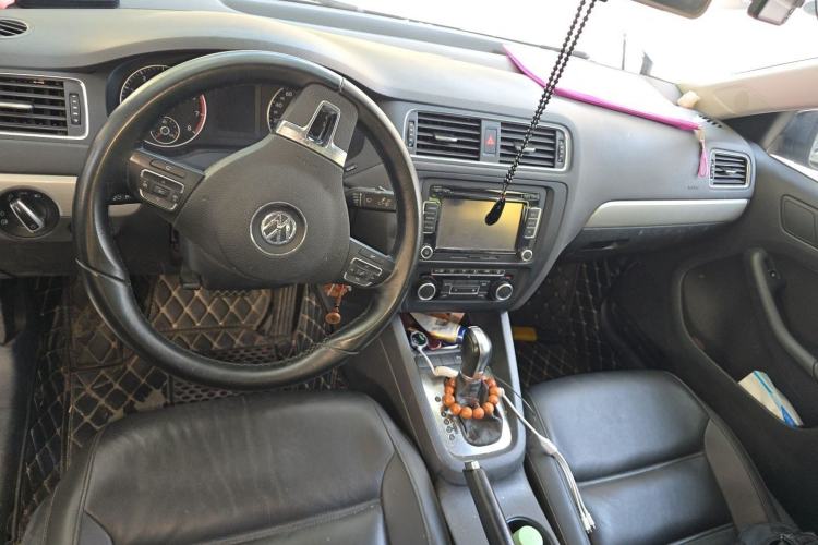 Used Volkswagen Sagitar 2014 1.4TSI Automatic Fashion Edition Center Console