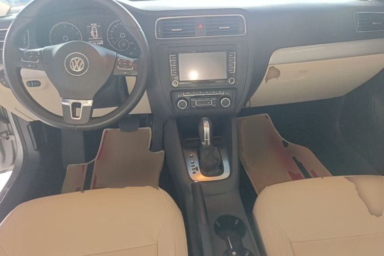 Used Volkswagen Sagitar 2014 Revised Version 1.4TSI Automatic Luxury Edition Center Console
