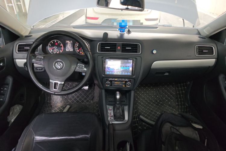 Used Volkswagen Sagitar 2014 1.4TSI Automatic Luxury Model Center Console
