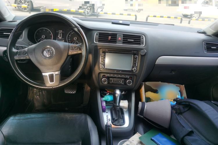 Used Volkswagen Sagitar 2014 Revised Version 1.4TSI Automatic Luxury Edition Center Console