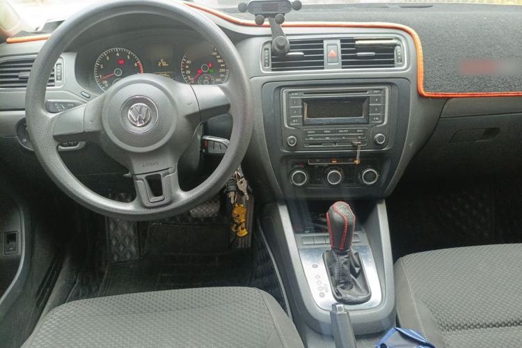 Used Volkswagen Sagitar 2014 1.4TSI Automatic Fashion Edition Center Console