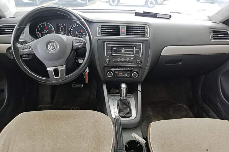 Used Volkswagen Sagitar 2014 1.4TSI Automatic Luxury Model Center Console
