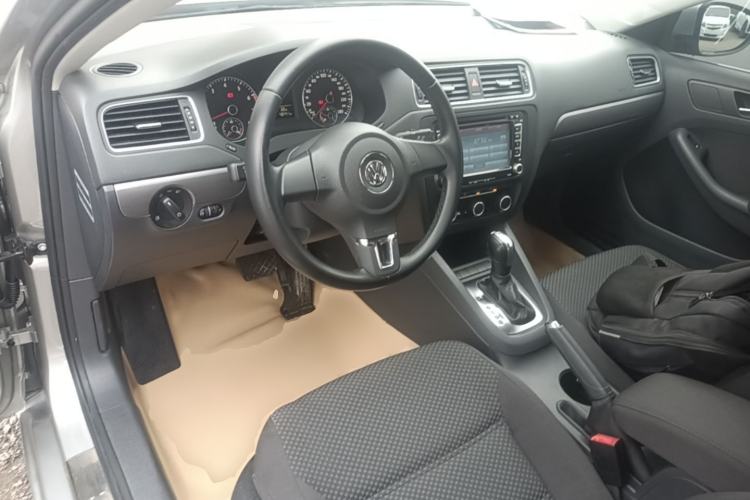 Used Volkswagen Sagitar 2014 Revised Version 1.4TSI Automatic Fashion Edition Center Console