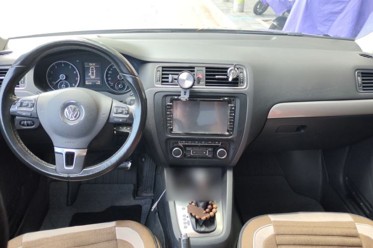 Used Volkswagen Sagitar 2014 1.4TSI Automatic Luxury Model Center Console