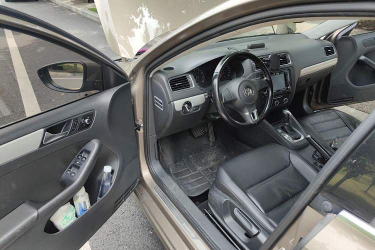 Used Volkswagen Sagitar 2014 1.6L Automatic Comfort Model Driver Seat