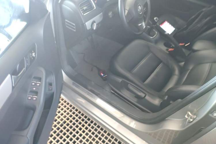 Used Volkswagen Sagitar 2014 Revised Version 1.6L Manual Comfort Edition Driver Seat
