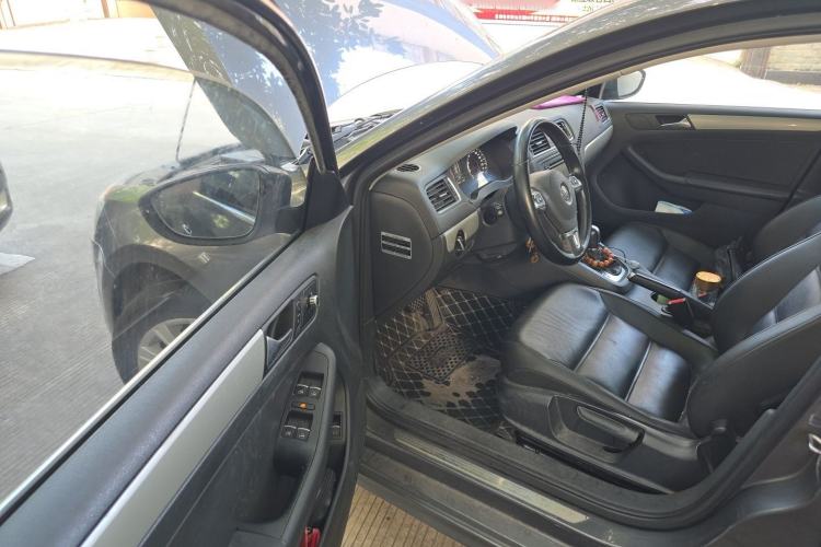 Used Volkswagen Sagitar 2014 1.4TSI Automatic Fashion Edition Driver Seat