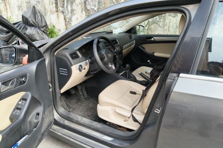 Used Volkswagen Sagitar 2014 Revised Version 1.6L Manual Comfort Edition Driver Seat