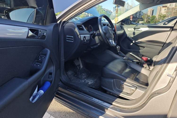 Used Volkswagen Sagitar 2014 1.6L Automatic Comfort Model Driver Seat
