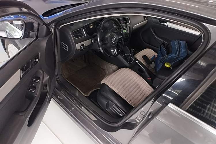 Used Volkswagen Sagitar 2014 1.6L Manual Comfort Model Driver Seat