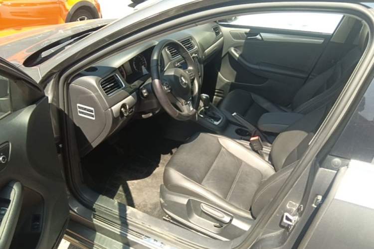 Used Volkswagen Sagitar 2014 1.4TSI Automatic Luxury Model Driver Seat