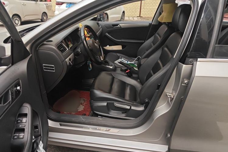 Used Volkswagen Sagitar 2014 1.4TSI Automatic Luxury Model Driver Seat