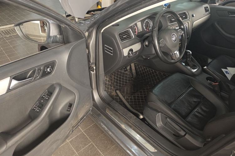 Used Volkswagen Sagitar 2014 1.4TSI Automatic Luxury Model Driver Seat