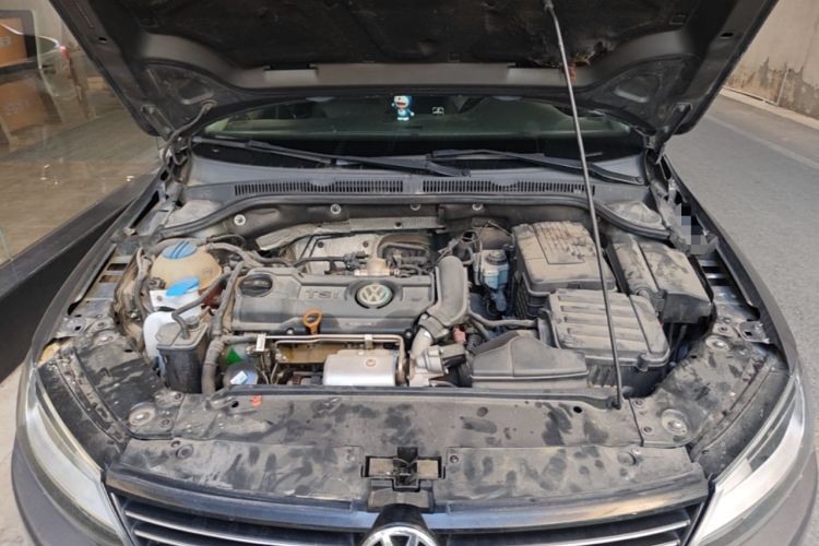 Used Volkswagen Sagitar 2014 1.4TSI Automatic Luxury Model Engine Bay